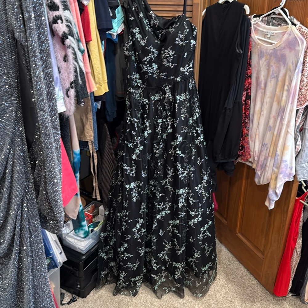Gorgeous ball Gown!! NWT!! Juniors Size 15